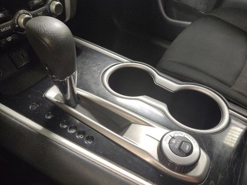 Used 2020 Nissan Pathfinder S image 26