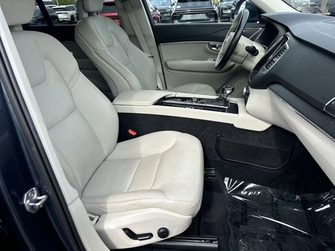 Used 2020 Volvo XC90 T6 Momentum image 16