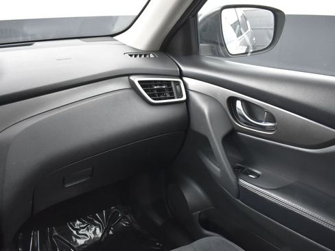 Used 2016 Nissan Rogue S image 18