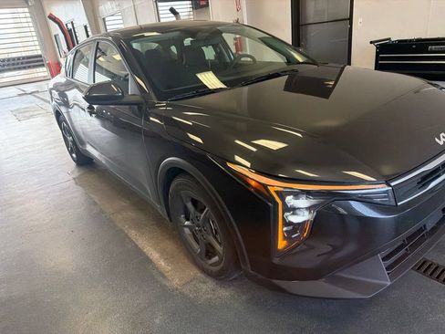 Used 2025 Kia K4 FWD image 1