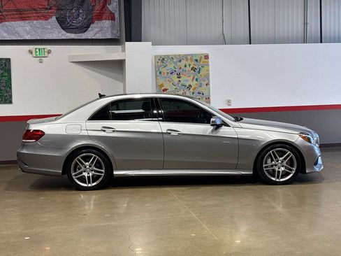 Used 2014 Mercedes-Benz E 550 4MATIC Sedan image 3