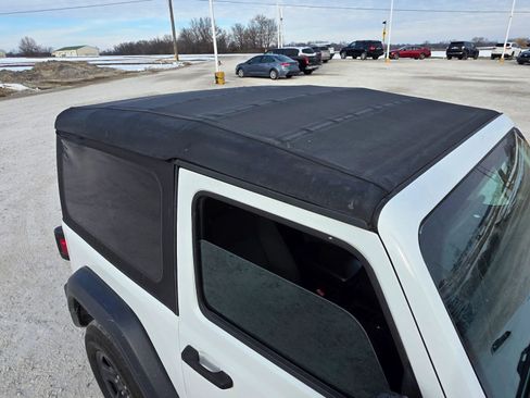 Used 2018 Jeep Wrangler Sport image 25