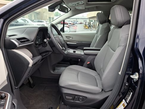Used 2024 Toyota Sienna XLE w/ XLE Plus Package AWD/4WD image 14