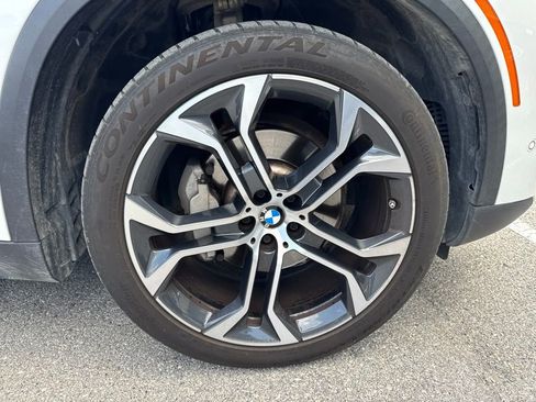 Certified 2022 BMW X5 xDrive40i w/ Parking Assistance Package AWD/4WD image 8