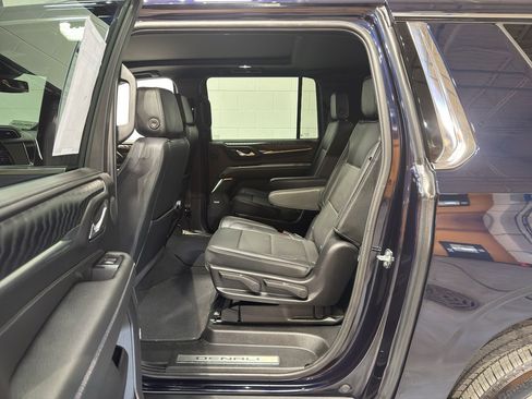 Used 2024 GMC Yukon XL Denali AWD/4WD image 14
