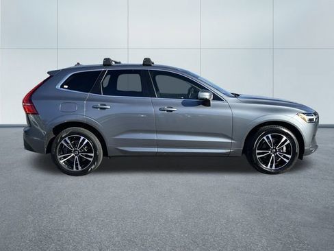 Used 2020 Volvo XC60 T5 Momentum image 2