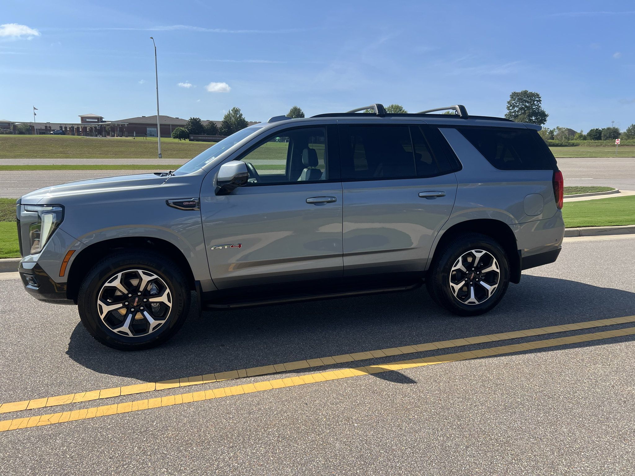 Used 2025 GMC Yukon AT4 w/ LPO, Get Active Package AWD/4WD image 6