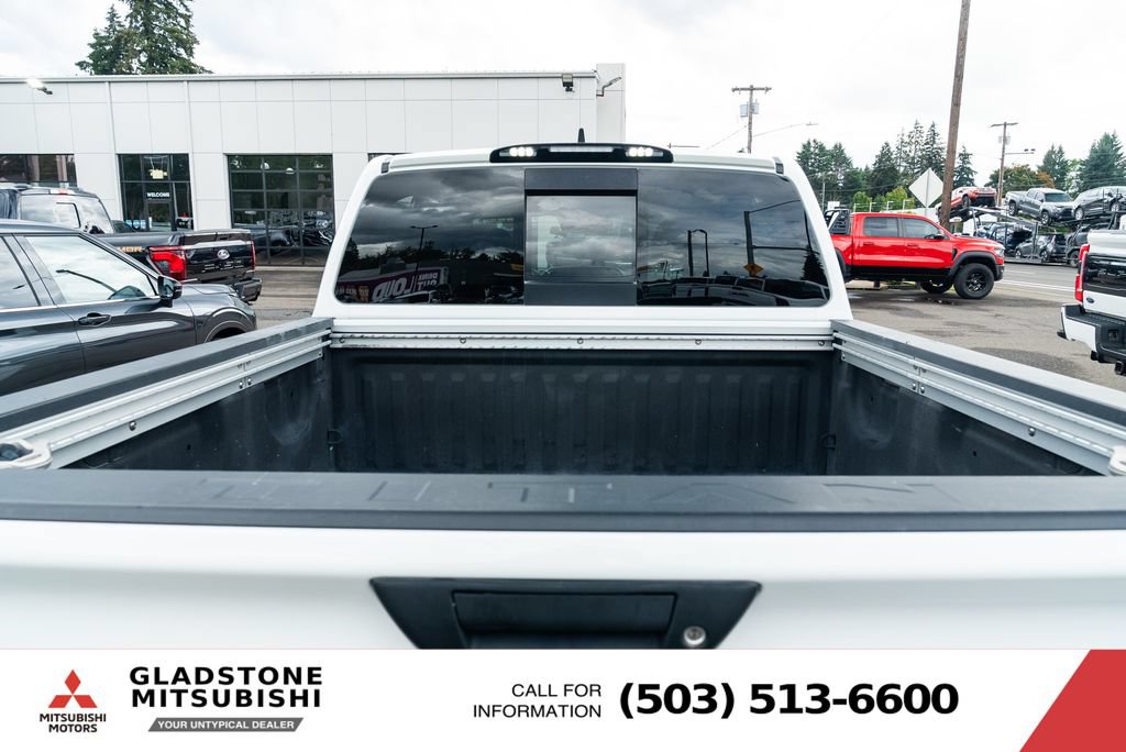Used 2023 Nissan Titan SV w/ SV Convenience Package AWD/4WD image 8