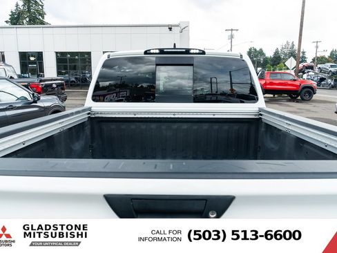 Used 2023 Nissan Titan SV w/ SV Convenience Package AWD/4WD image 8