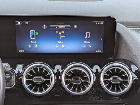 Used 2025 Mercedes-Benz GLA 250 4MATIC w/ Winter Package image 20