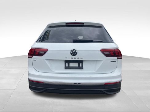 Used 2024 Volkswagen Tiguan SE AWD/4WD image 9
