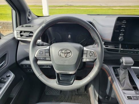 Used 2023 Toyota Sienna XSE w/ XSE Plus Package AWD/4WD image 15