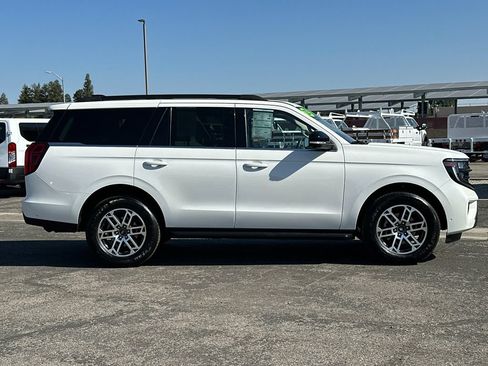 Certified 2025 Ford Expedition Active RWD image 2
