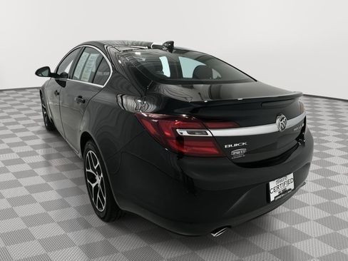 Used 2017 Buick Regal Sport Touring FWD image 3