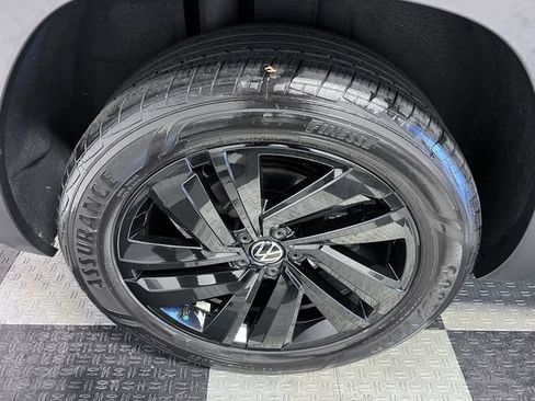 Certified 2023 Volkswagen Atlas Cross Sport SE FWD image 15