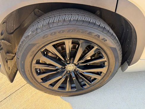 Used 2023 Toyota Highlander XSE image 21