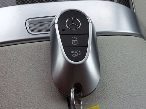 Used 2024 Mercedes-Benz GLC 300 image 30
