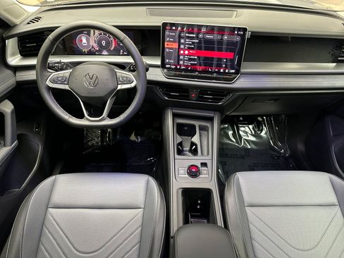 New 2026 Volkswagen Tiguan SE FWD image 12