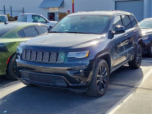 Used 2021 Jeep Grand Cherokee Laredo X image 3