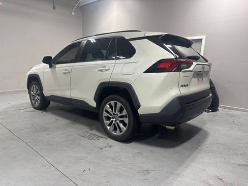Used 2022 Toyota RAV4 XLE Premium FWD image 8