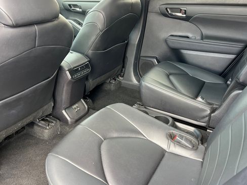 Used 2024 Toyota Highlander XLE image 14