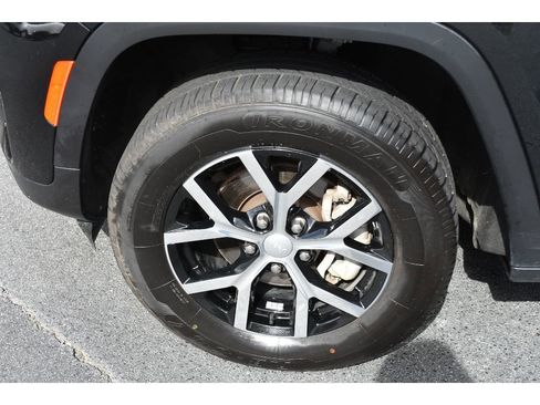 Used 2023 Jeep Grand Cherokee Limited image 8