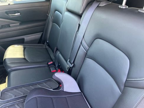 Used 2023 Nissan Pathfinder SL w/ Lighting Package (N92) AWD/4WD image 10