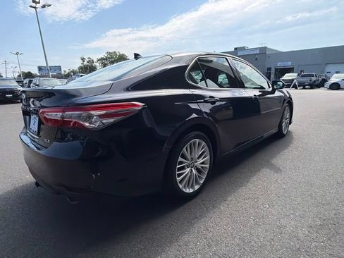 Used 2020 Toyota Camry XLE FWD image 6