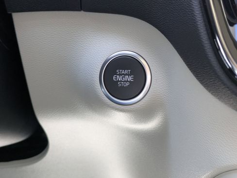 New 2026 Volvo XC40 B5 Plus w/ Climate Package AWD/4WD image 18