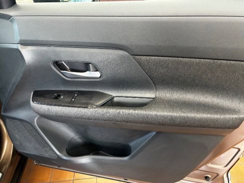 Used 2025 Nissan Kicks SV w/ Illumination Package FWD image 32