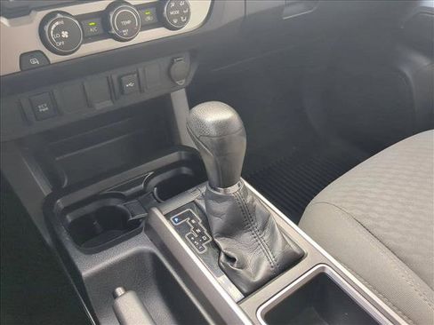 Used 2020 Toyota Tacoma SR5 w/ SR5 Appearance Package (SM) image 12