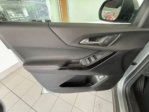 Used 2025 Chevrolet Equinox RS w/ Safety and Technology Package FWD image 9