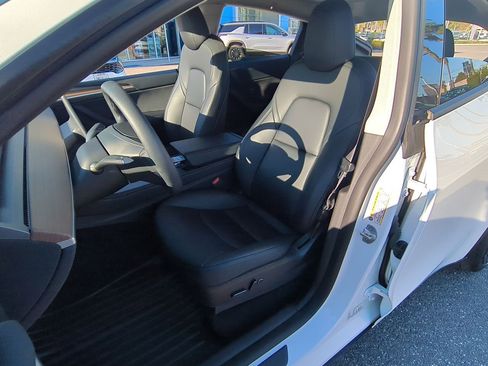 Used 2023 Tesla Model Y Long Range image 18