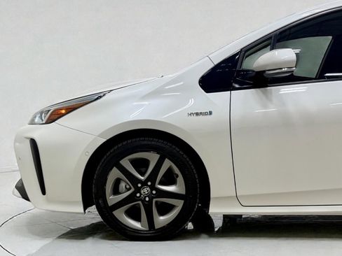Used 2020 Toyota Prius XLE image 3