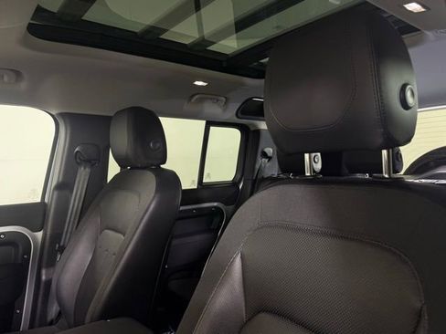 Used 2020 Land Rover Defender 110 First Edition image 30