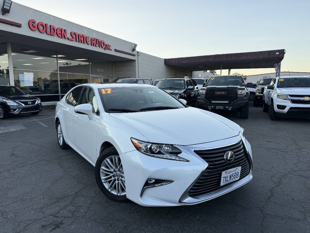 Used 2017 Lexus ES 350 FWD image 1