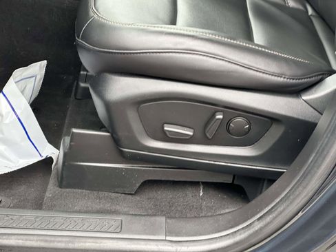 Certified 2022 Ford Explorer XLT w/ Equipment Group 202A AWD/4WD image 16