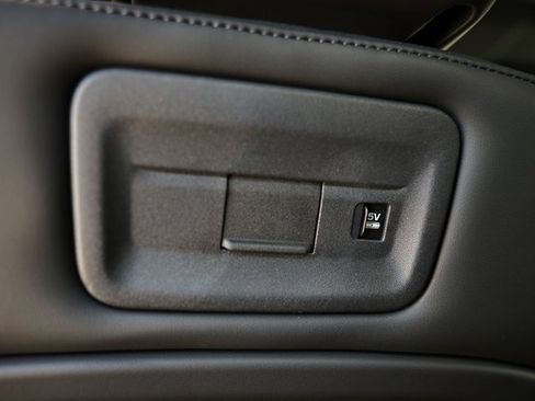 New 2025 Land Rover Discovery Metropolitan Edition image 31