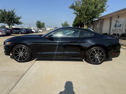 Used 2015 Ford Mustang Coupe RWD image 4