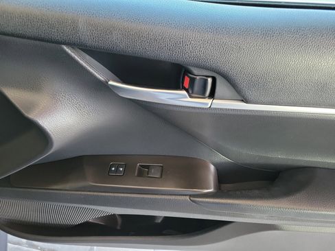 Used 2021 Toyota Camry LE image 30