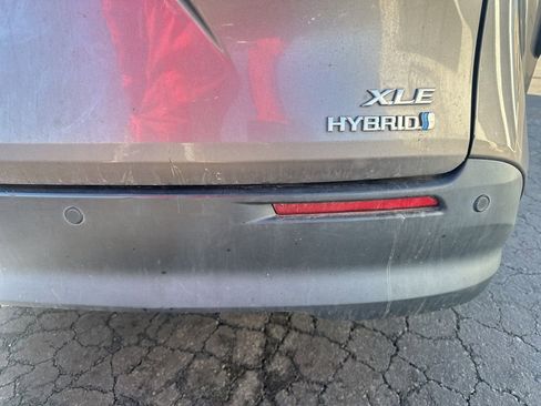 Used 2021 Toyota Sienna XLE image 12