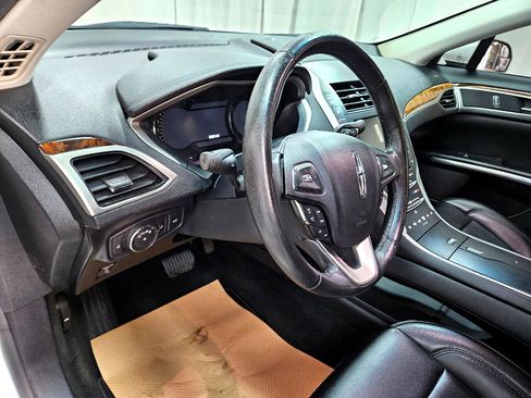 Used 2016 Lincoln MKZ image 19