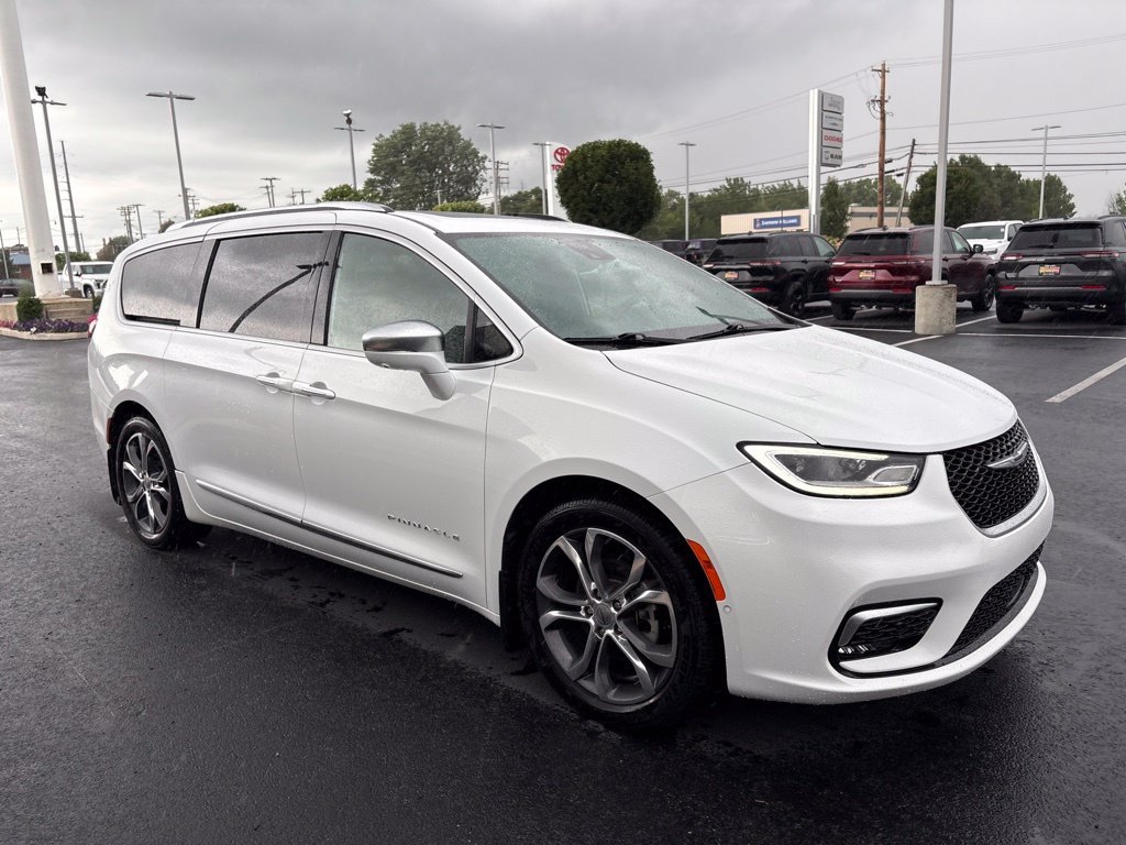 Used 2022 Chrysler Pacifica Pinnacle FWD image 7