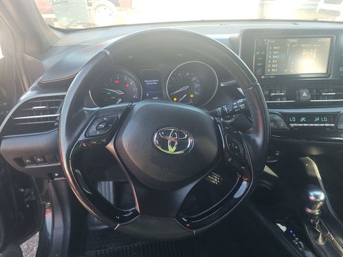 Used 2018 Toyota C-HR XLE image 8