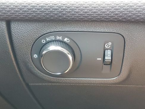 Used 2017 Chevrolet Cruze LT FWD image 17