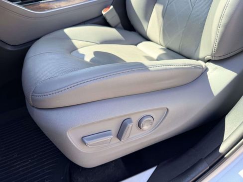 Used 2021 Toyota Highlander Platinum AWD/4WD image 19