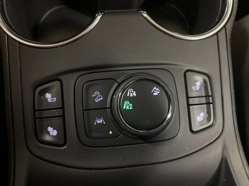 Used 2024 GMC Terrain SLT image 29