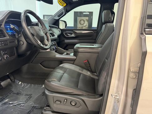 Used 2022 Chevrolet Tahoe RST w/ Luxury Package AWD/4WD image 32
