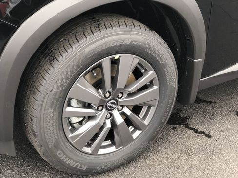 New 2025 Nissan Pathfinder SV image 10