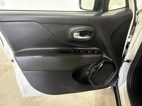 Used 2023 Jeep Renegade Altitude AWD/4WD image 18